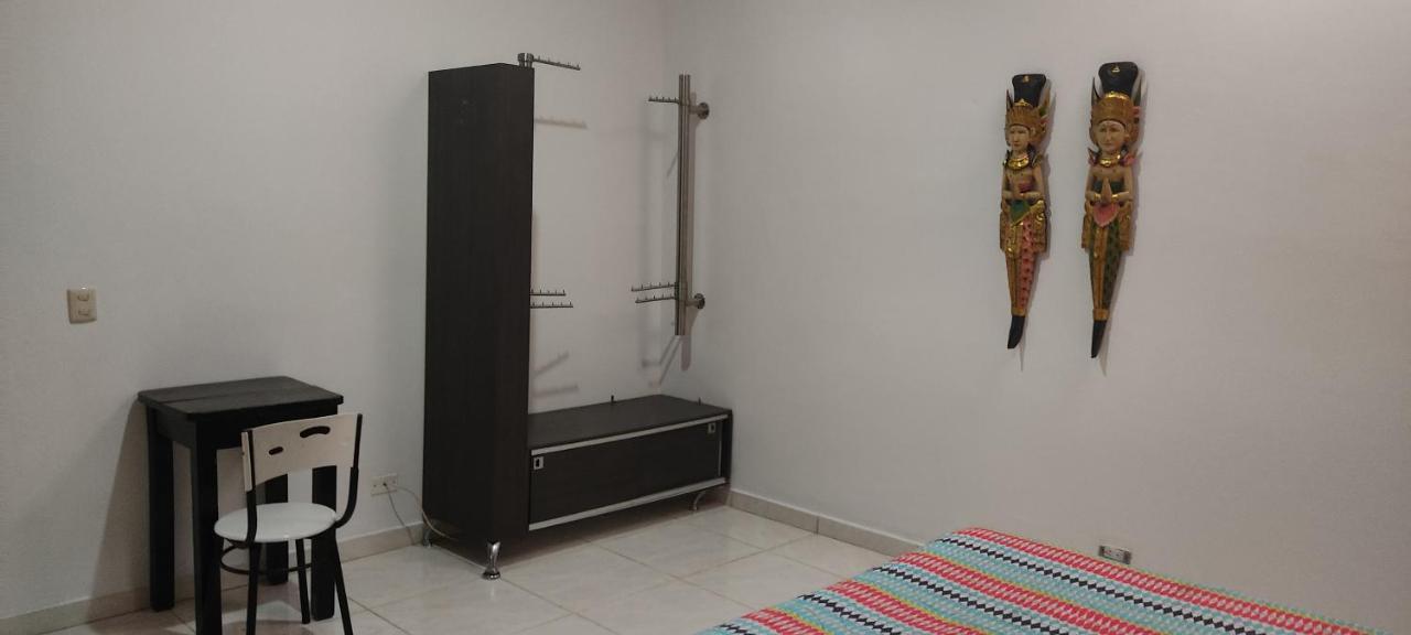Hostal Komfort Medellin Luaran gambar