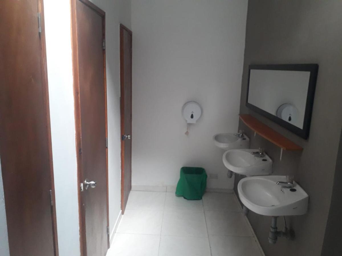 Hostal Komfort Medellin Luaran gambar