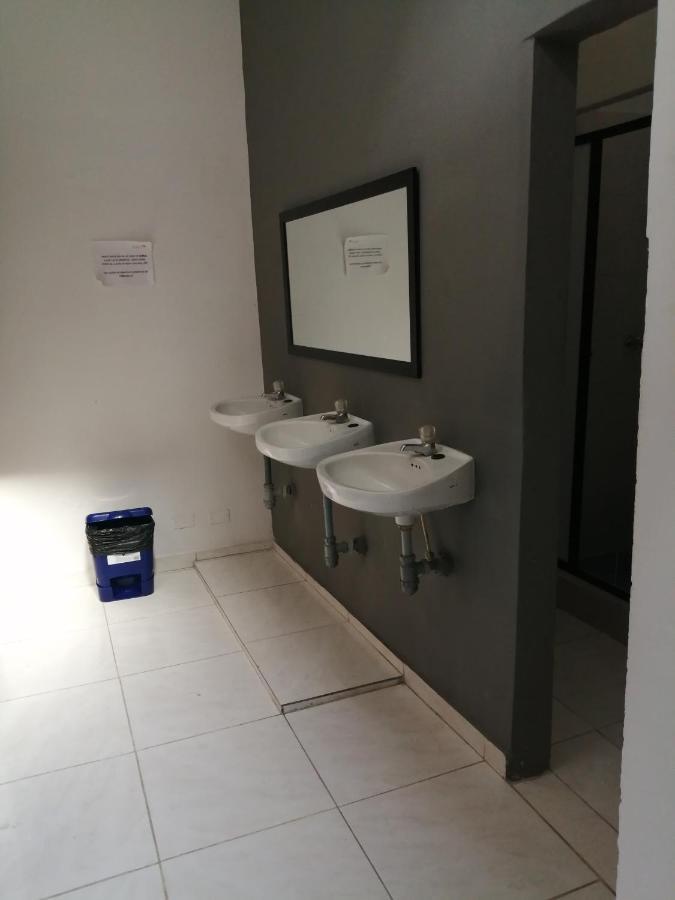 Hostal Komfort Medellin Luaran gambar